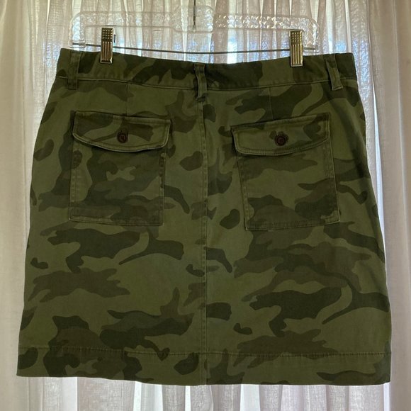 Old Navy Camo Skirt - Mini with Zipper Front Pockets - Size L - Camouflage Color - Picture 5 of 5